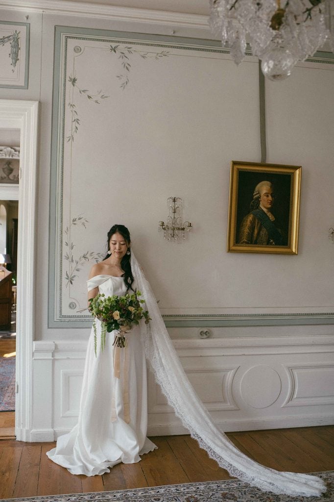 bride holding her bouquet